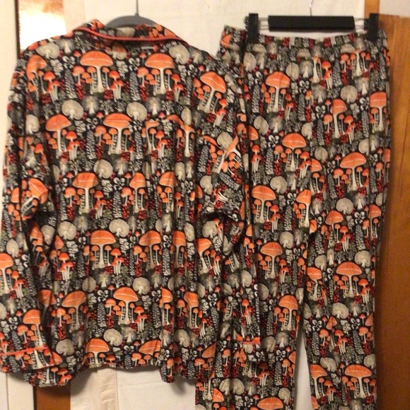 REL FUM WOW EXCLUSIVELY BY ANTHROPOLOGIE PAJAMA SET WITH MUSHROOM PRINT L # COZY - Picture 4 of 10